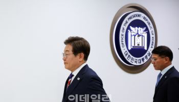 "맡은 일 걱정말고"...李대통령, 과로로 쓰러진 직원에 당부