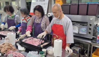 성당서 삼겹살 구워준 주지스님…"고기 끊겼다" 소식에 출동