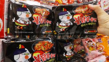 '황제주' 삼양식품 '120만원' 뚫었다…불닭 열풍 활활