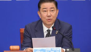 첫 회의 주재한 김병기 “정부 뒷받침하는 불침 항공모함 될 것”