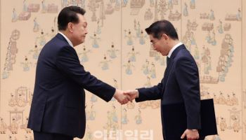 '내란혐의' 김용현 조건부 보석에…"불복 집행정지 신청"