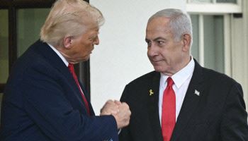 CNN “트럼프, 이란 핵시설 타격에 美동원 가능성에 무게”