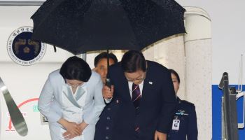귀국길 오른 李 대통령…“G7 참석, 국격과 신뢰 회복의 시작”