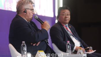 주형환 "저출생·고령화 정책, 장기적 시계로 일관 추진해야"
