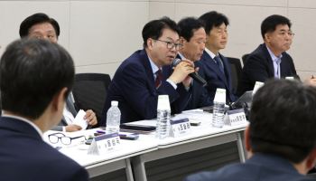 이한주 국정기획위원장 “경제상황 심각한데 정부 준비 미흡" 지적