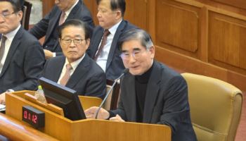 경찰, '김용현 기록' 특검에 인계…"尹 출석은 기다려볼 것"