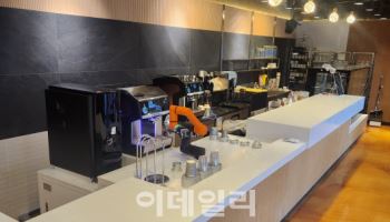 플레토로보틱스, 한화로보틱스 커피로봇 ‘비니’ 설치...상용판매 개시
