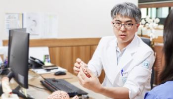 덥고 습한 여름, 지속되는 어지럼증에 귀도 먹먹하다면?
