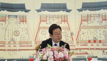 李대통령, 취임 19일 만에 첫 수석보좌관회의 주재