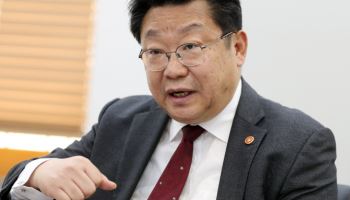 주형환 “올해 합계출산율 0.80 달성 어렵지 않을 것”