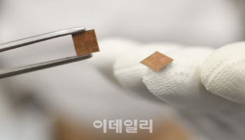 LG이노텍, '코퍼 포스트' 최초 개발…스마트폰 슬림화 이끈다