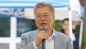 “문재인 자체가 간첩” 발언한 국립대 교수...“표현의 자유”