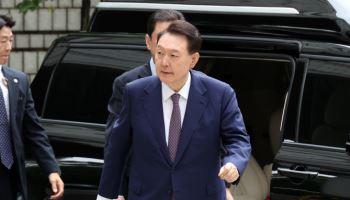 '체포영장 기각' 尹측 "공개망신식 소환은 수사 아닌 정치"