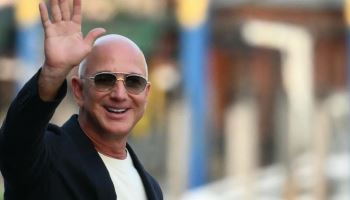 트럼프·머스크 불화에 기회 노리는 제프 베이조스