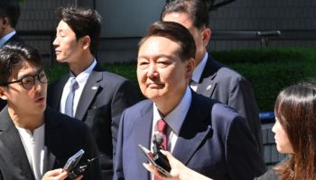 尹 ‘비공개 출석’에 민주당 “체포영장 재청구하라”