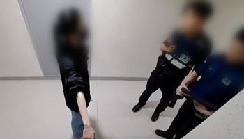 '트로트 가수' 집 주소 조회해 잘린 여경…또 스토킹하다 체포