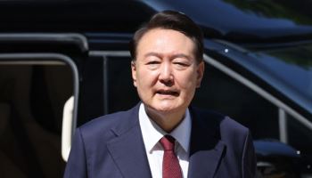  尹, 말 없이 서울고검 들어가…곧 조사 시작
