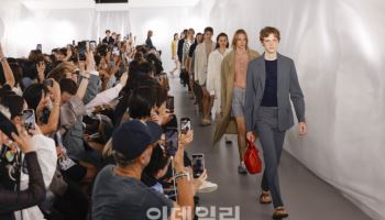 '시스템·시스템옴므', 파리서 내년 봄·여름 컬렉션 첫 선