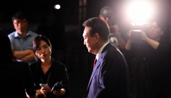 내란특검 "尹, 7월5일 조사받으라"…불응시 체포영장 시사