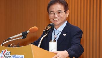 “떡 먹고 체한 줄 알았는데 암” 이철우, 기자들 ‘빵’ 터뜨린 한마디