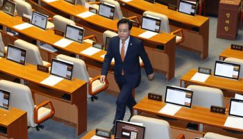 우원식 "총리 대행체제 이제 정상화"..野불참 속 표결 돌입