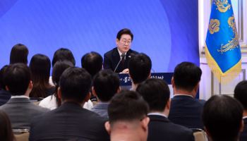 李대통령 "檢 수사·기소 분리에 국민 이견 없다…입법은 국회 역할"