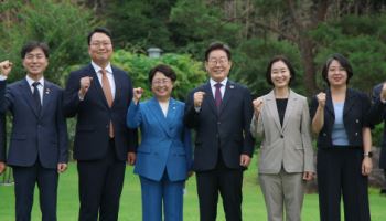 李대통령, 야5당 지도부와 오찬…“정쟁 아닌 협치로 민생 회복”