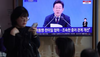 中. 한·중 관계 조명 “‘실용외교’ 기회지만 과제도 있어”