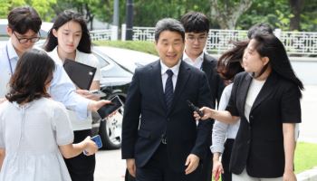 이주호 교육부 장관, 내란특검 소환 5시간 만 귀가