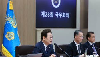 “형·갱년기·엎드려”…격식 깨고 감정 나누는 李대통령 화법