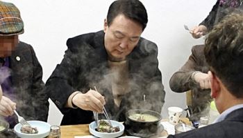 특검조사 받는 尹…점심 설렁탕·저녁 김치찌개 식사