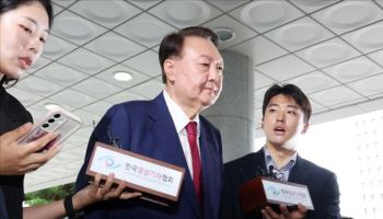 특검 "尹 2차조사 18시34분 종료…조서 열람 중"