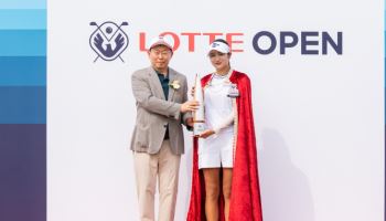 신동빈 롯데 회장, KLPGA 롯데오픈 현장 방문…우승자 시상