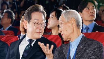 윤여준 “李대통령, 자신감 지나치지 않게 경계해야”