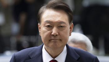 尹, 구속 심사서 “나는 고립무원, 혼자 싸워야” 특검 겨냥