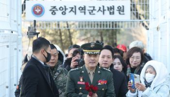 [속보]'무죄' 확정 박정훈 대령, 해병대수사단장 직무복귀