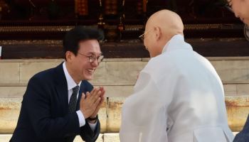 김민석 총리, 불교계 예방…"사회적 약자 '돌봄' 함께 협력하자"