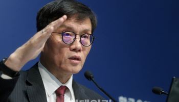 이창용 "소비 예상보다 좋고 건설투자는 더 나빠"