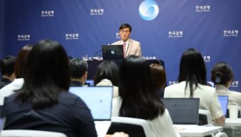 이창용 “작년보다 가계부채 증가세 빨라, 해피엔딩 금방 올지 의문”[일문일답]