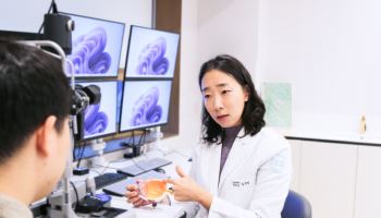 휴가 후 아이가 '눈이 따갑다' 호소한다면, 눈에 화상 가능성