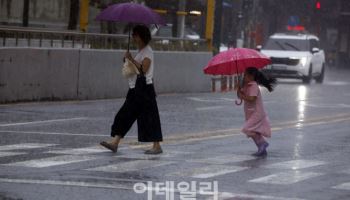 부산에 시간당 40㎜ 강한 비…새벽까지 집중호우 '주의'