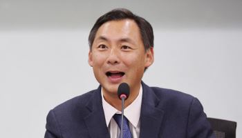 "모스 탄 온다"...서울대, '부정선거론' 美교수 특강 불허
