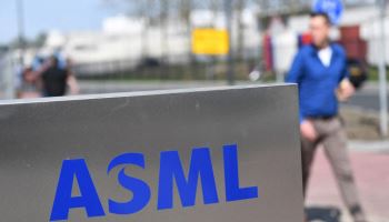 "美 관세 때문에"…ASML, 2분기 호실적에도 내년 전망 철회(종합)
