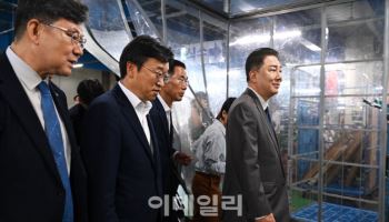 민주당 의원들, 쿠팡 폭염 대비 물류시설 방문…"모범 사례"