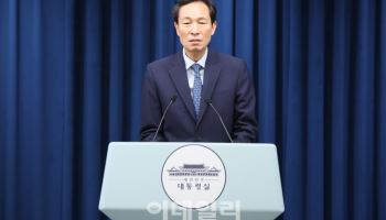 우상호 정무수석 “일부 후보자 부정적 여론 보고…대통령도 인지”