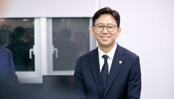 "휴대폰처럼 AI써야"···AI일상화 강조한 배경훈 장관