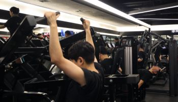 휴가 앞둔 헬스장 `북적`, 이면엔…월급 떼이는 트레이너들