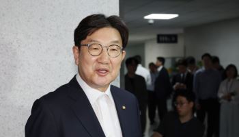 "난 결백하고 깨끗"...권성동, 압수수색 현장서 한 말