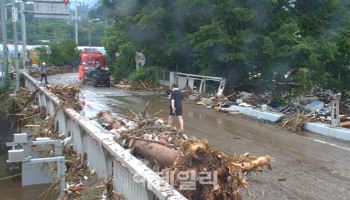 가평 시간당 76㎜ 폭우…산사태·급류에 2명 사망