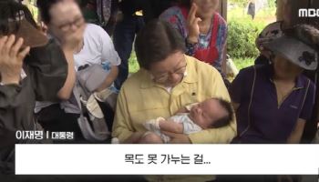 “마음 아파” 아기 안고 우산 씌워주고…李대통령, 수재민 위로